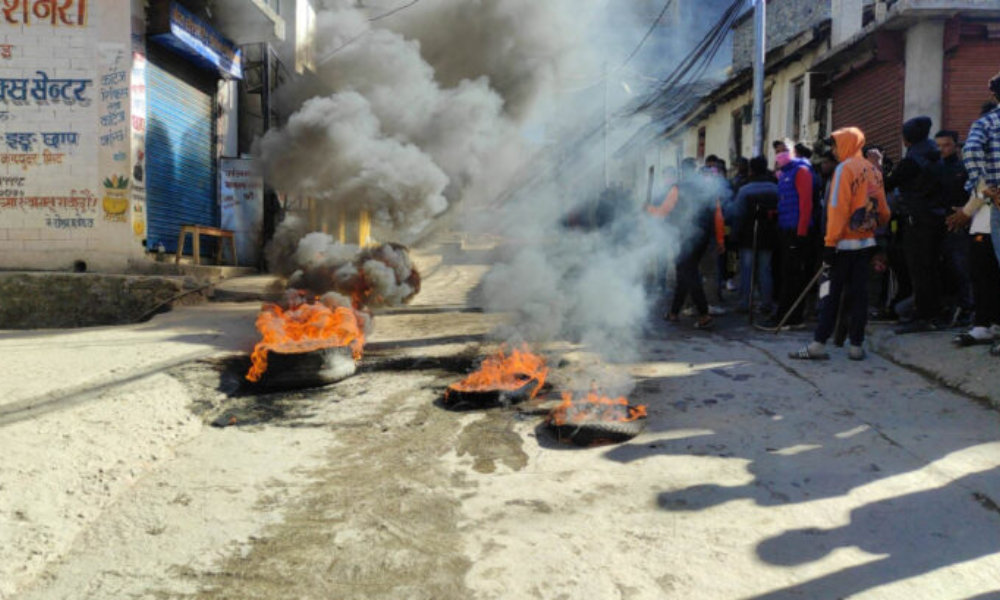 बाजुरामा प्रमुख जिल्ला अधिकारी र सुरक्षा प्रमुखमाथि आक्रमण