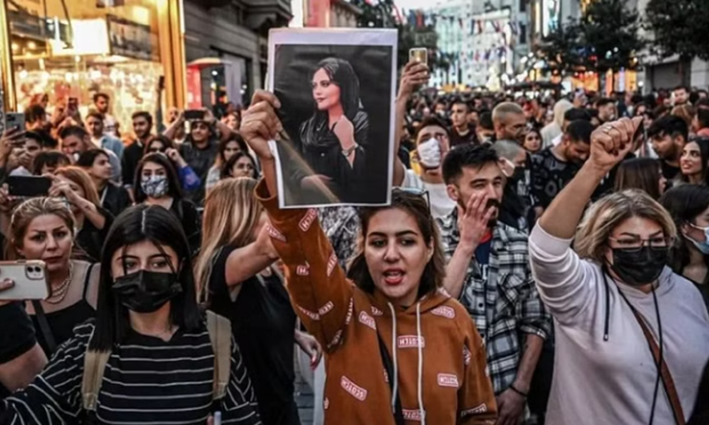 हिजाव आन्दोलनको समर्थन गर्दै तिन वामपन्थि महिला सँगठनले दिए इरानका राष्टृपति लाइ विरोधपत्र