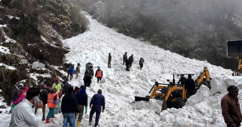 हिमपहिरोमा परि  ३ नेपालीसहित ७ जनाको मृत्यु