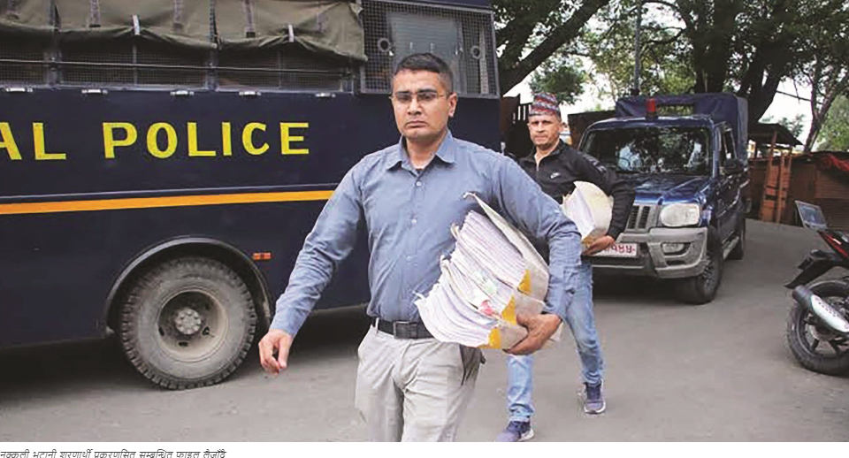 नक्कली भुटानी शरणार्थी प्रकरणका प्रतिवादीहरु लाई अदालतले   कारागार पठाउँछन्  वा धरौटमा छोड्छ  त्यो हेर्न बाँकी छ - जाग्री
केन्द्रिय सदस्य नेकपा (मशाल)