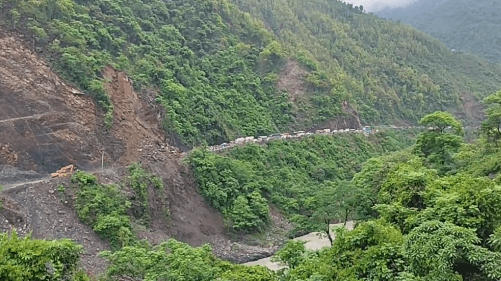 १९ घण्टादेखि नारायणगढ-मुग्लिन सडक खण्ड अवरुद्ध, यात्रु अलपत्र