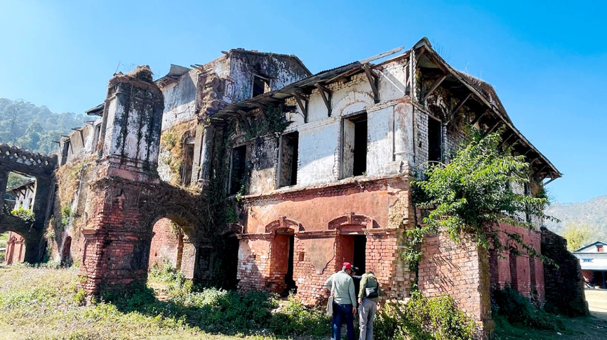 कैलालीको जीर्ण गर्भादरबार