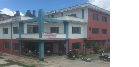 बैतडीका नागरिकले डडेल्धुरामा मालपोतकर बुझाउँदै