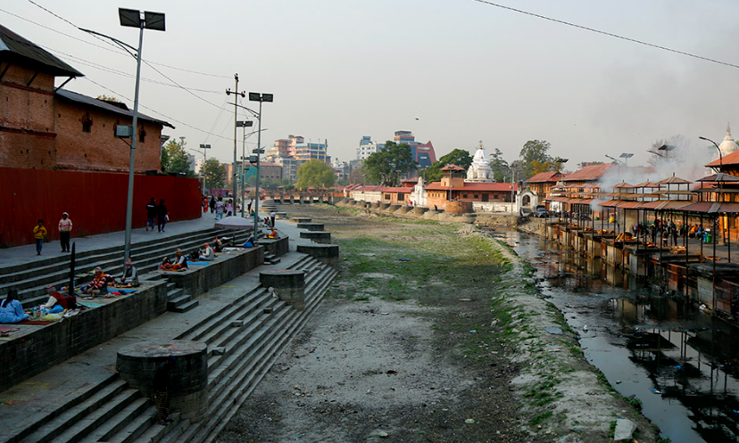 पशुपति आर्यघाटमा जलाउदै गरेको लाशको हड्डी  विक्रिको आरोप