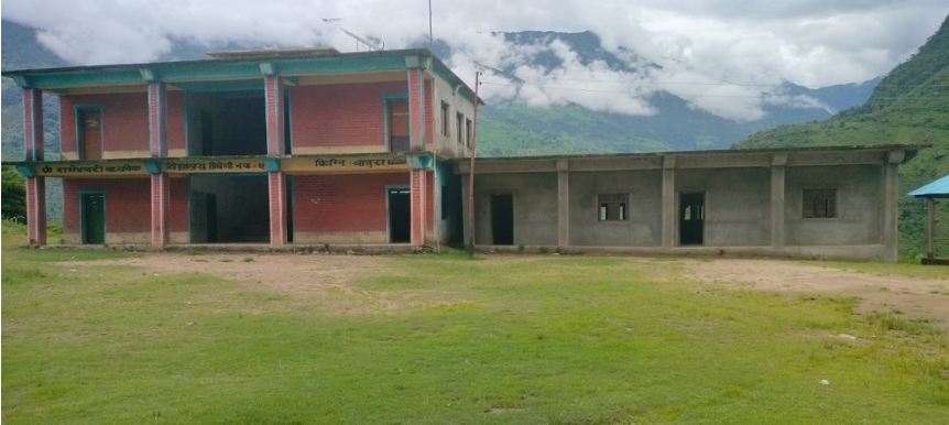 विद्यालयमा खानेपानीको चरम अभाव