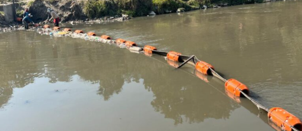 वाग्मतीमा तैरिने फोहर पदार्थ सङ्कलन गर्न ‘ट्रास बेरियर’