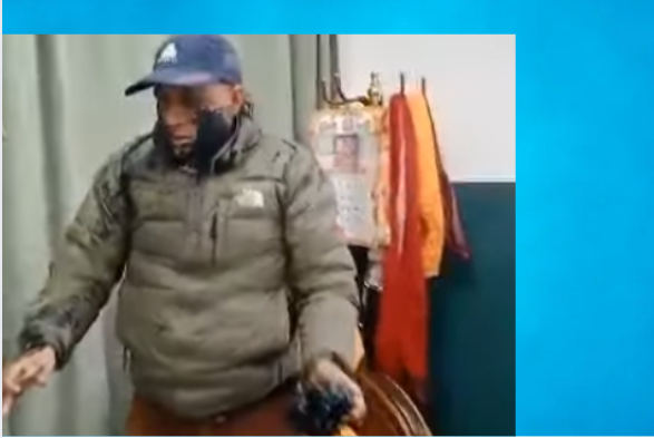 दशवटा  आरोप लगाउदै डडेल्धुरा अस्पतालका अध्यक्ष करूणाकर ओझा लाई कालोमोसो