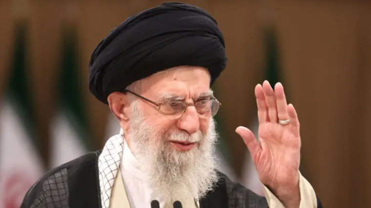 इरानका सर्वोच्च नेता आयातोल्लाह अली खामेनी  अमेरिकी साम्राज्यवादका विरुध्द लड्दा- लड्दै सहिद भए