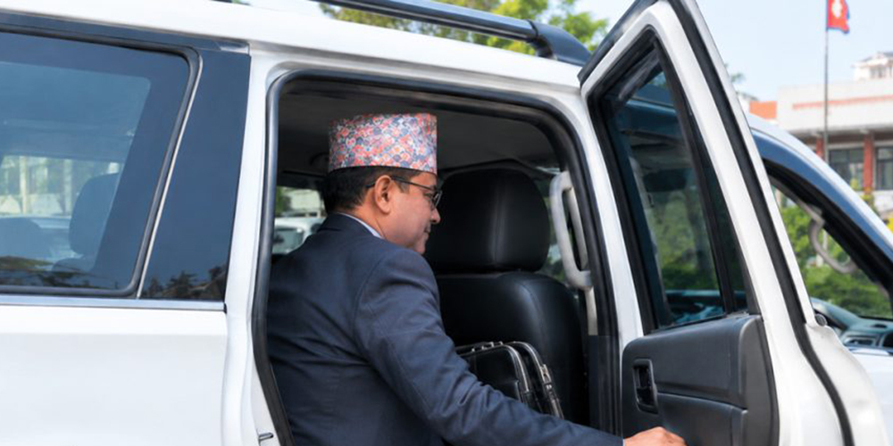मुख्यसचिव र सचिवहरूलाई सवारी खरिद गर्न ६० लाखसम्म ऋण दिने