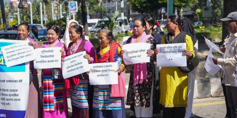 आनी छोइङ डोल्माको नियुक्ति विरुद्ध माइतीघरमा प्रदर्शन